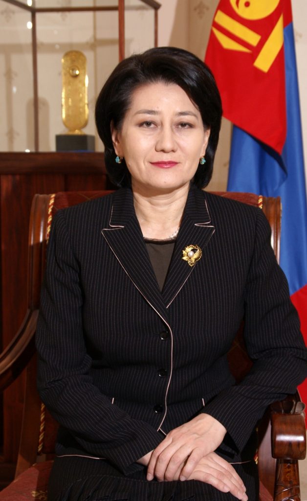 С.Оюун нам ч үгүй, суудал ч үгүй явна