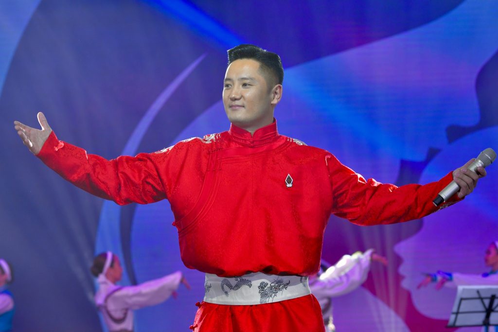 Нийтийн дууны алаг нүдэн