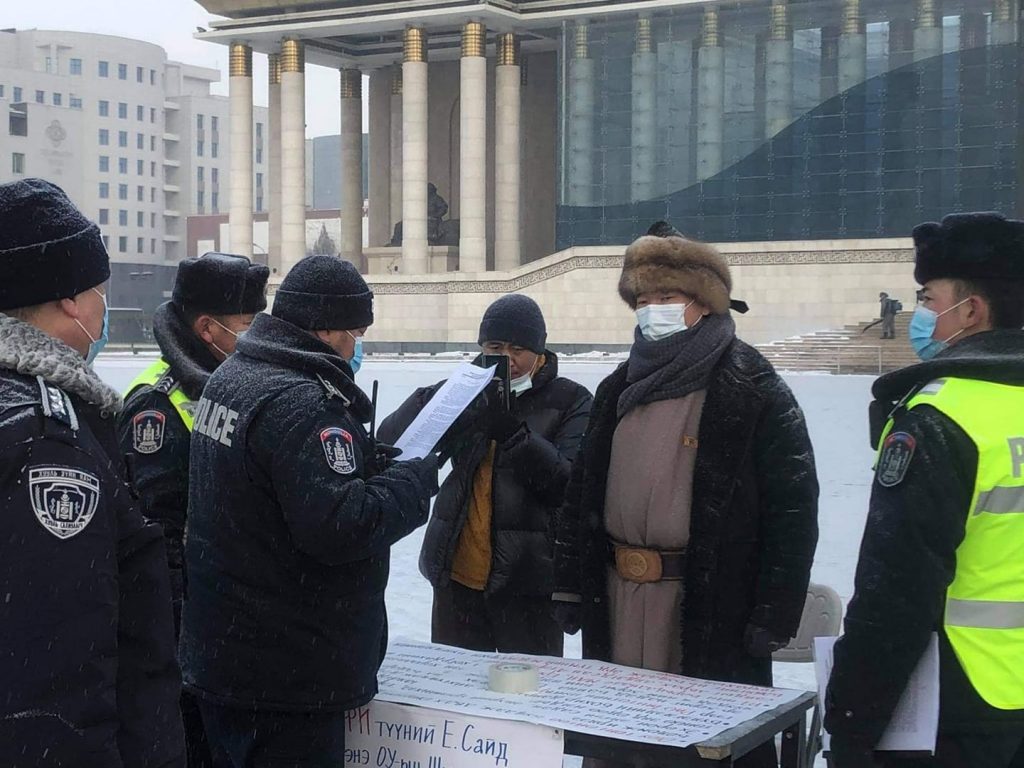 Өлсгөлөн зарлаж байгаа С.Ганбаатарын майхан цахилгаантай боллоо
