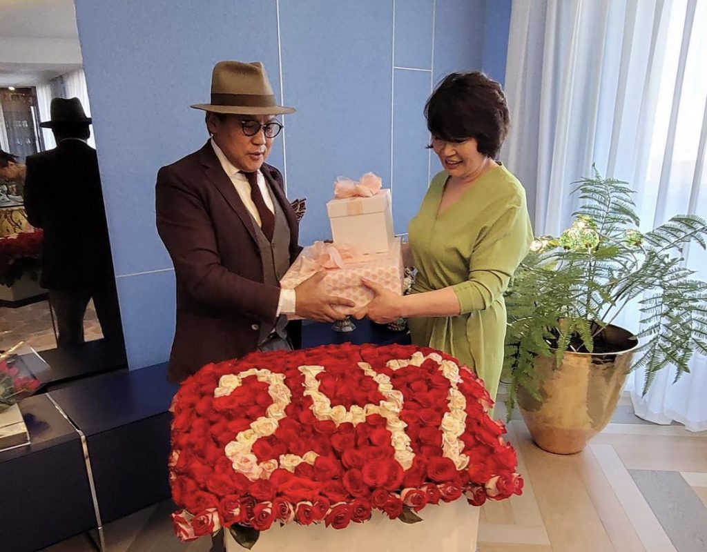 Шарк С.Түмэнгэрэл эхнэрийнхээ төрсөн өдрөөр сюрприз барьжээ