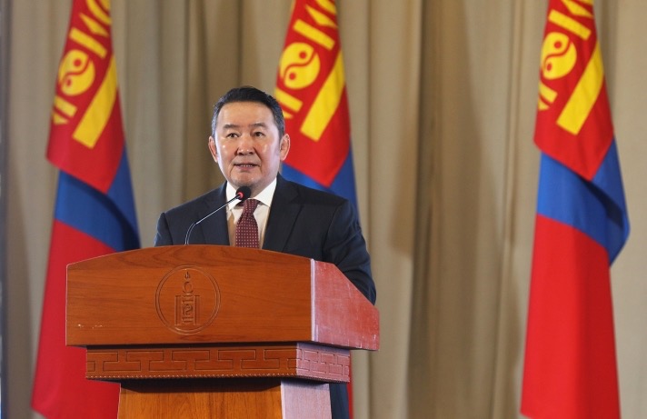 Ерөнхийлөгч хүүхэд бүрд 100 мянган төгрөг хугацаа заалгүй олгох зарилга гаргав