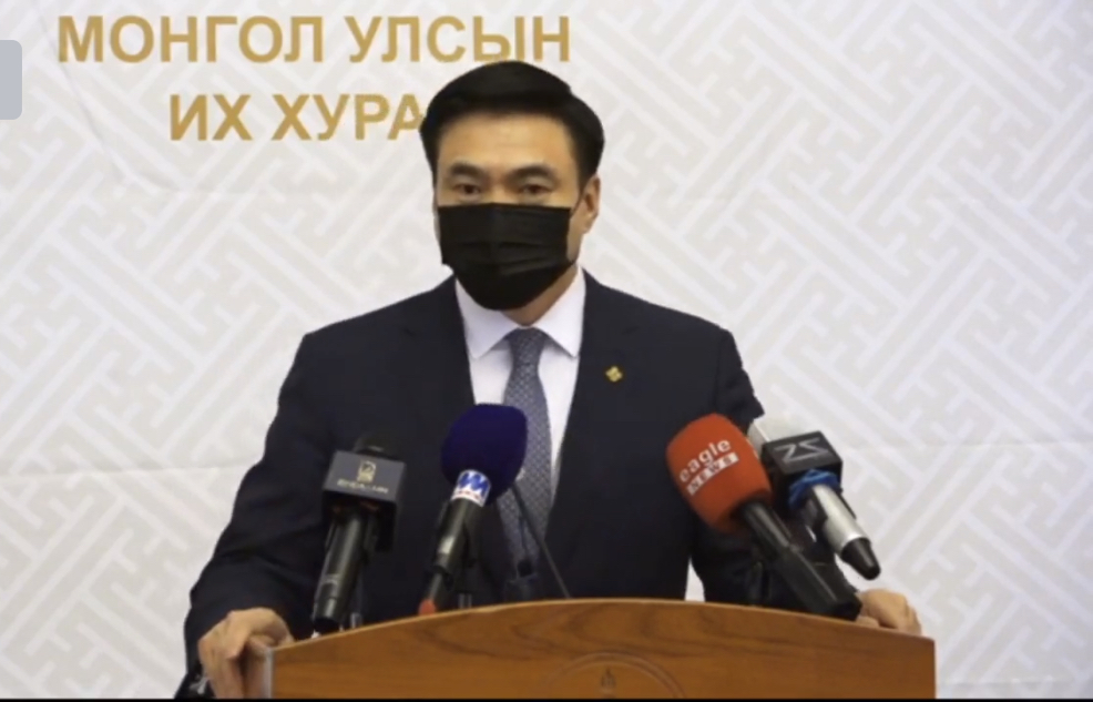 С.Амарсайхан: Манай эхнэр аавындаа очсоноос хойш би эхнэртэйгээ 10-аад хоног уулзаагүй явна