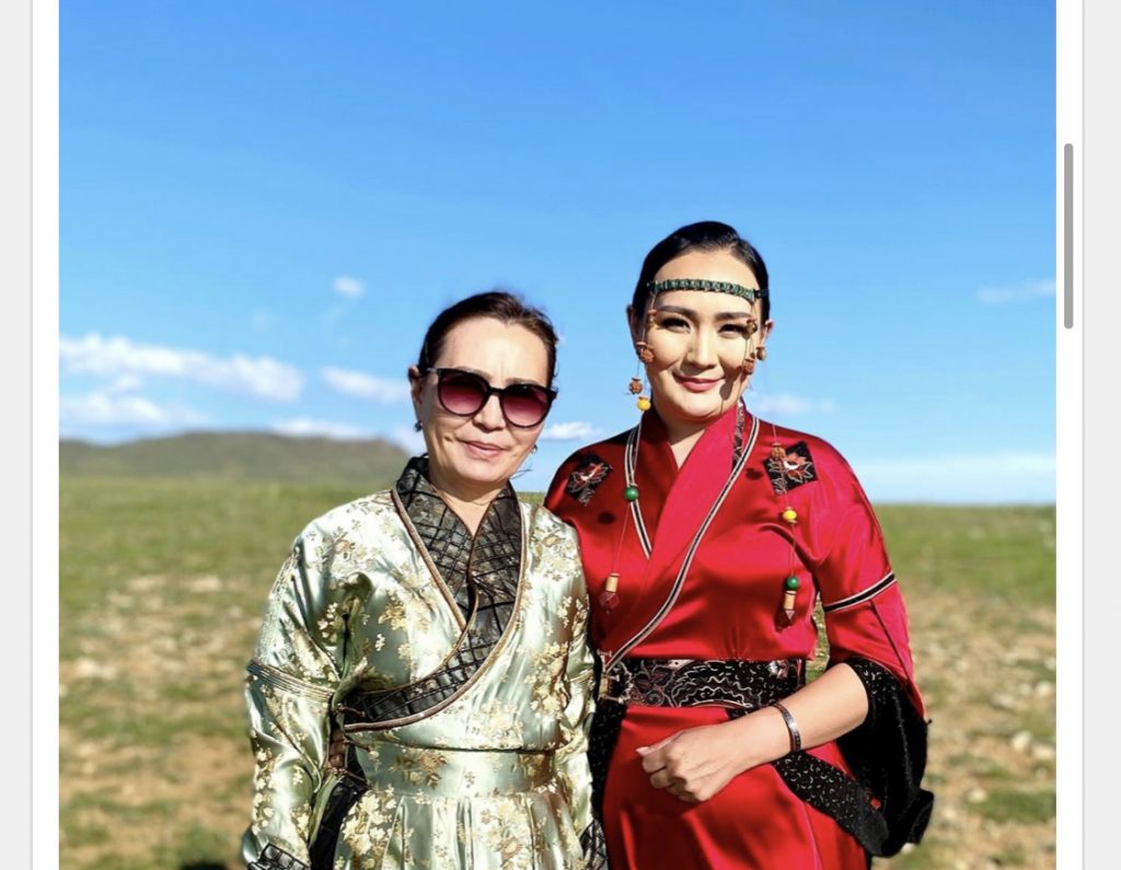 Э.Чулуунчимэг Аав хайрхандаа “золгожээ”