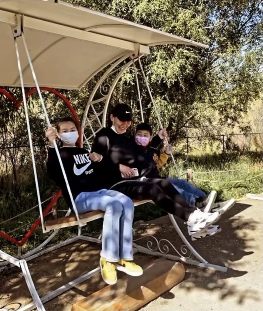 М.Баярбатын сонголтын эзэн хүүхдүүдэд нь ээлтэй