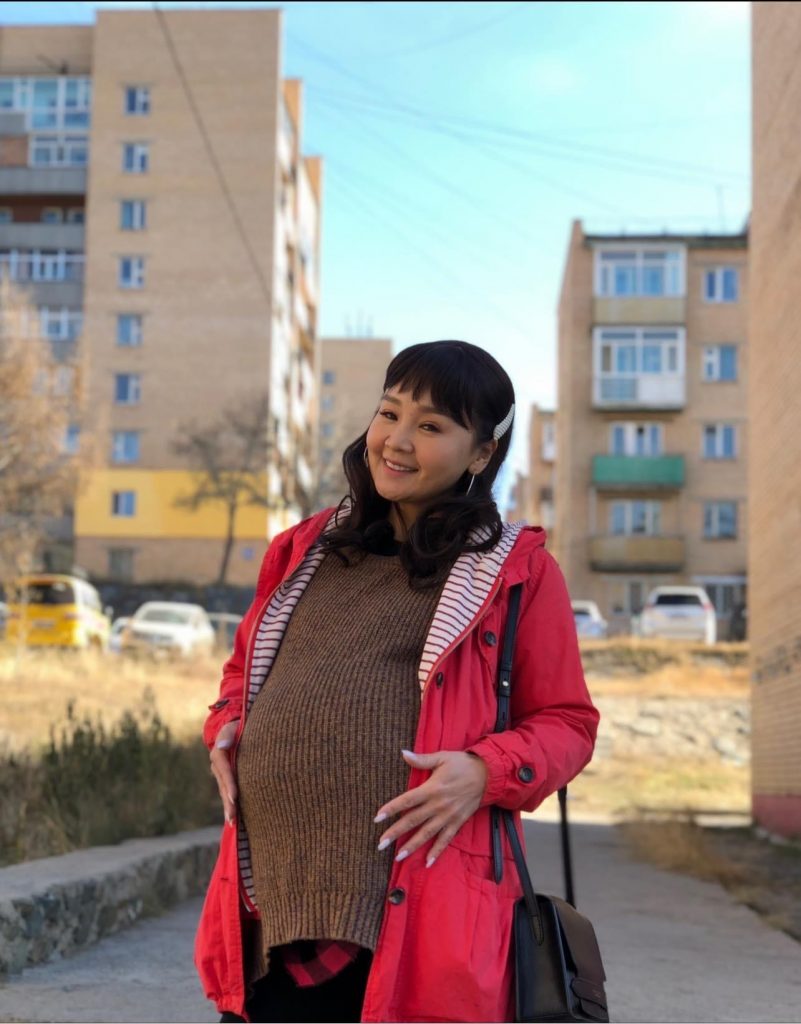 Г.Нарансолонго жирэмсэн болжээ