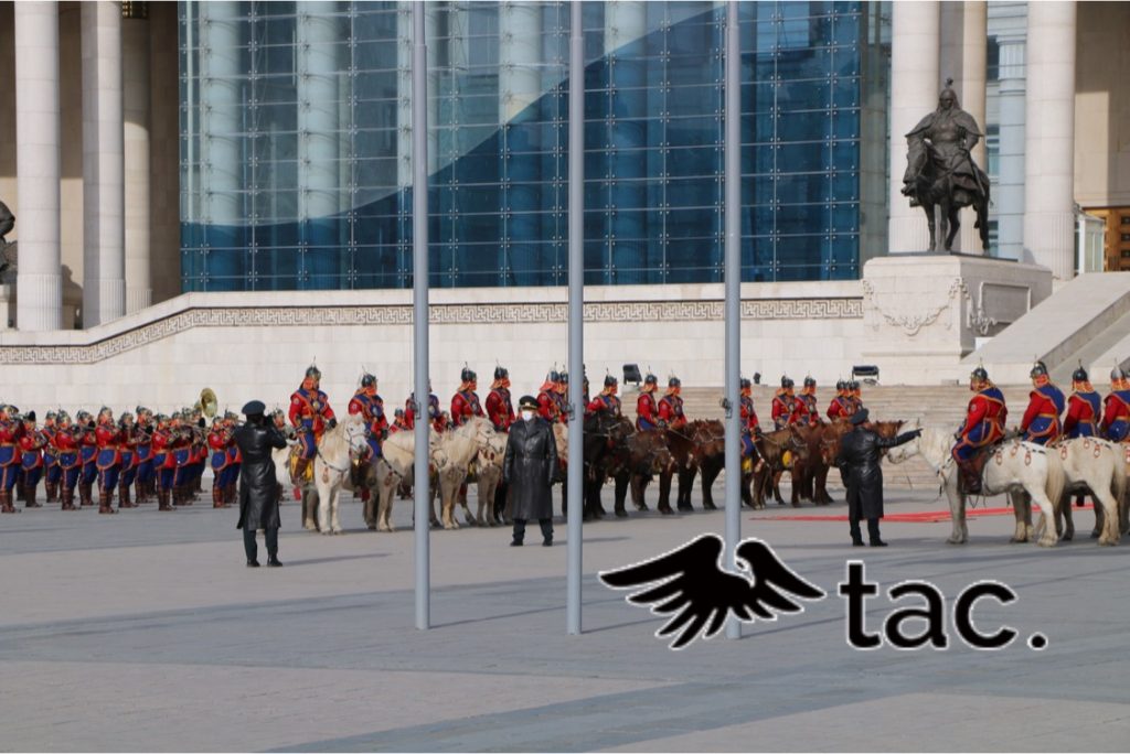 Төрийн ёслолын үеэр Зэвсэгт хүчний албан хаагчид хүндэтгэлгүй хандав
