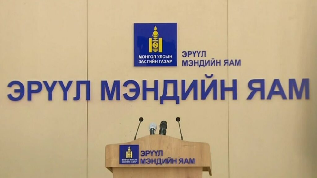 Эрүүл мэндийн сайдад нэр нь яригдаж байсан Б.Цогтбаатар нарын хэргийг шүүхээр хэлэлцэж эхэллээ