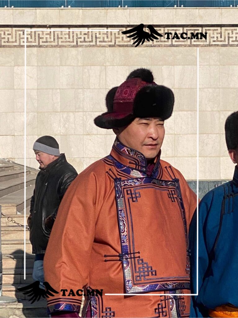 Уртын дуучин Д.Жавхаасайханы энэ өдрийн гоёо
