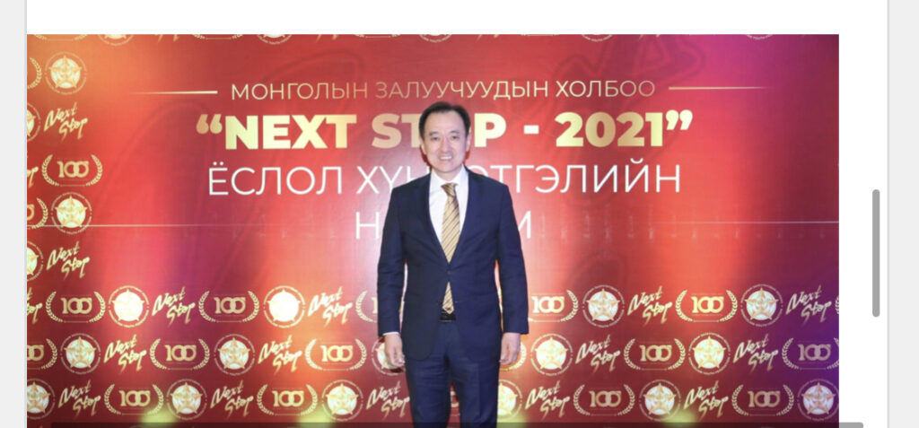 Инээмсэглэлээрээ ХАРИЗМАА ТОДОРХОЙЛДОГ улс төрч Д.Цогтбаатар