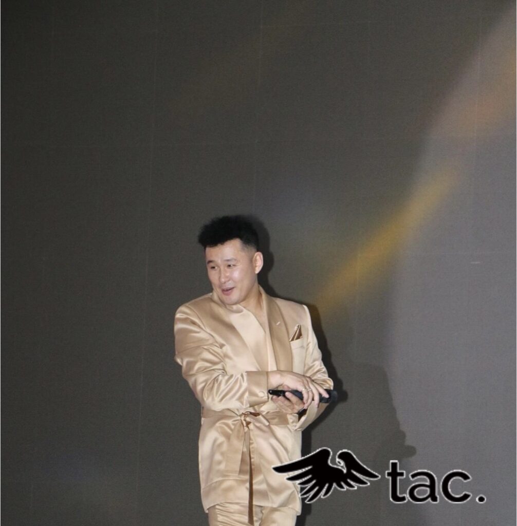 Том шоунууд Ууганаагаар төсөөлөгдөхөө больжээ