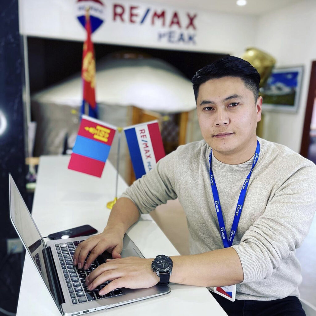 Жүжигчин Бидо “remax”-чин болжээ