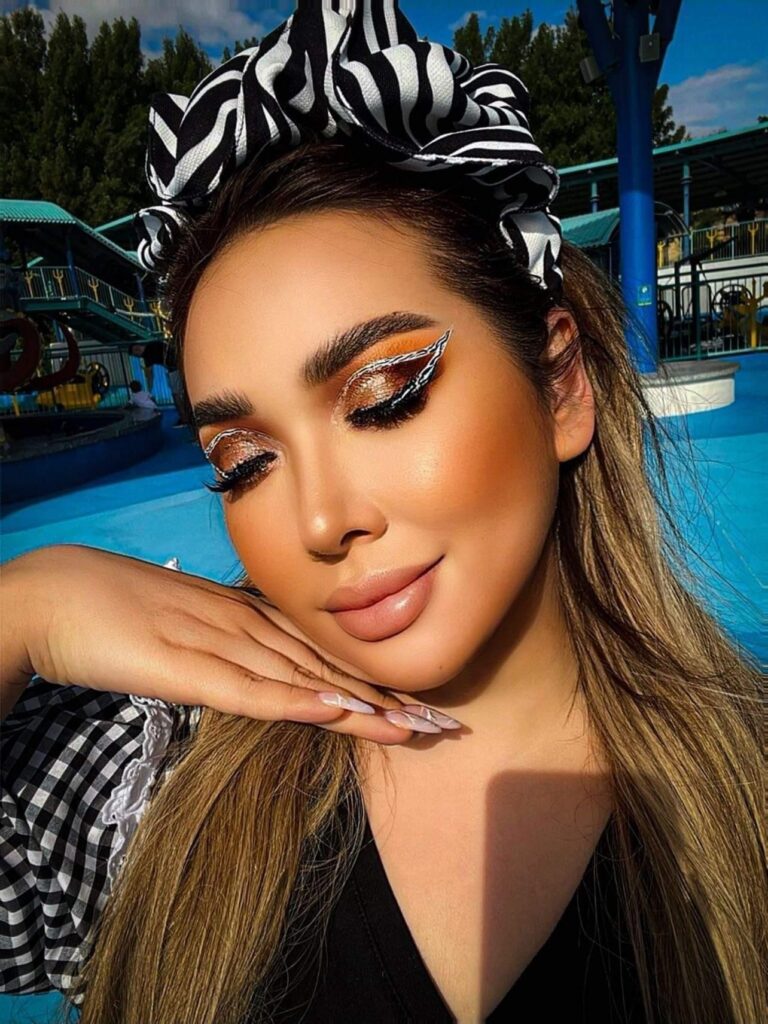 Make-up артист Bella нэг удаад 5-10 сая төгрөгөөр буддаг