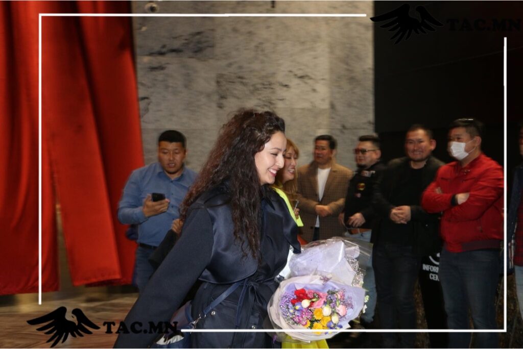 Чинээлэг эрээс “зугтааж” энгийн амьдралыг сонгосон “Грек” Зулаа
