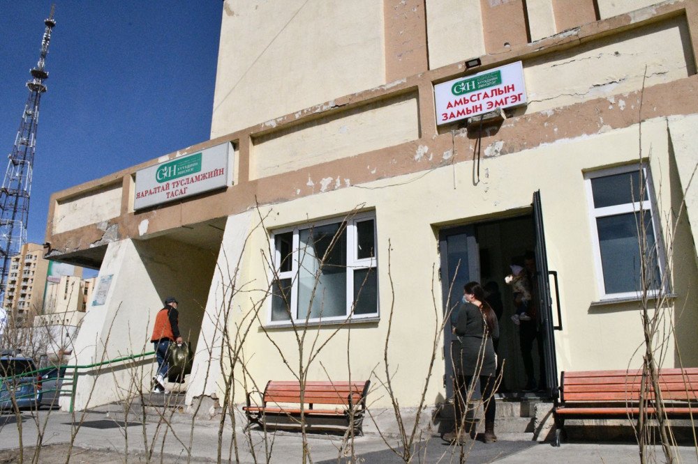 Яаралтай тусламжийн тасгаар хоногт 280-330 хүүхэд үзүүлж байгаагийн 40% нь халуурсан, ханиалгасан