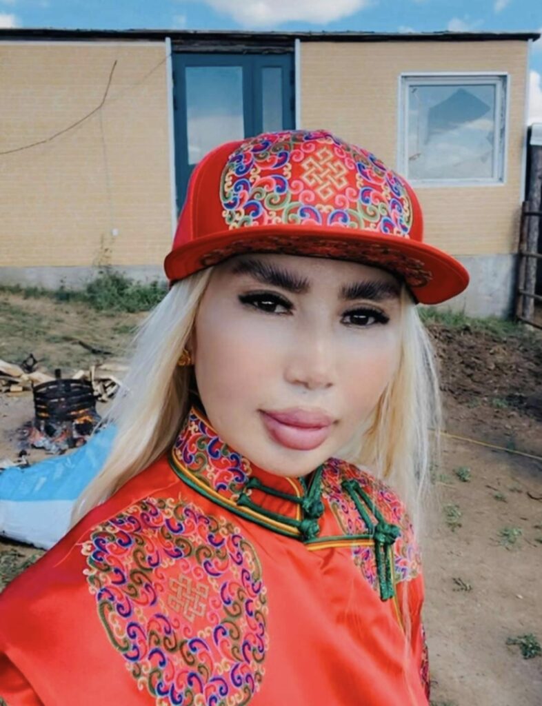 Лусын буулттай энэ өдөр лус савдагтаа мөргөж, өргөл барьцаа барьж, шүтэн дээдлээрэй