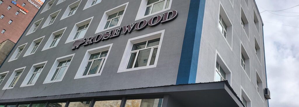 Дуучин Л.Ган-Эрдэнэ “Rosewood” рестораны үйлчилгээнд сэтгэл гонсгор явна