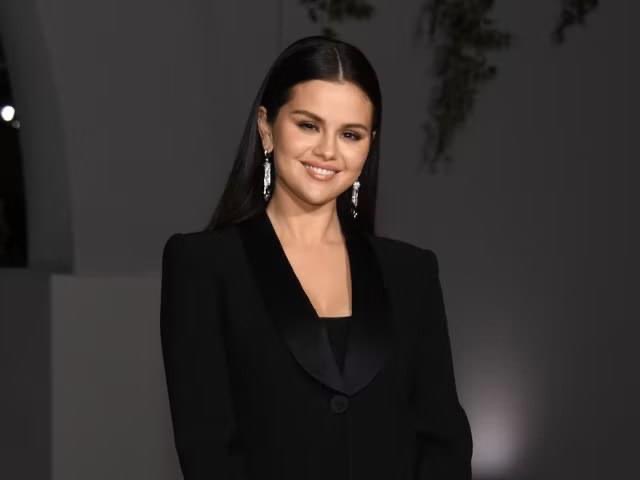 Selena Gomez хүүхэдтэй болж чадахгүй тухайгаа хэлжээ