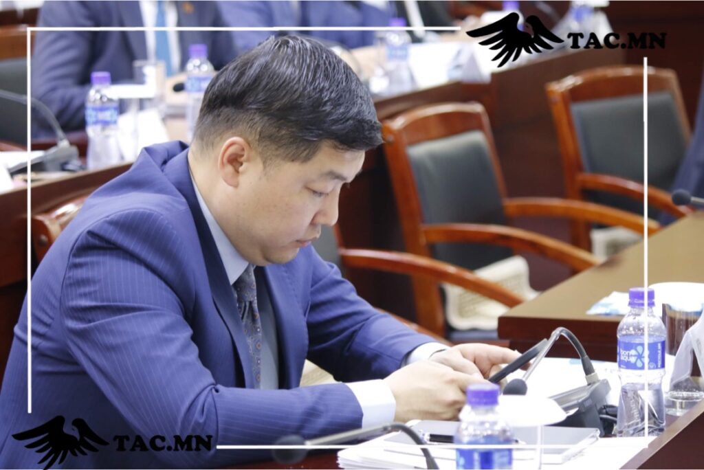 Олны танил эхнэрээрээ нүүрээ тахалдаг Д.Ихбаяр жин нэмээ юу даа