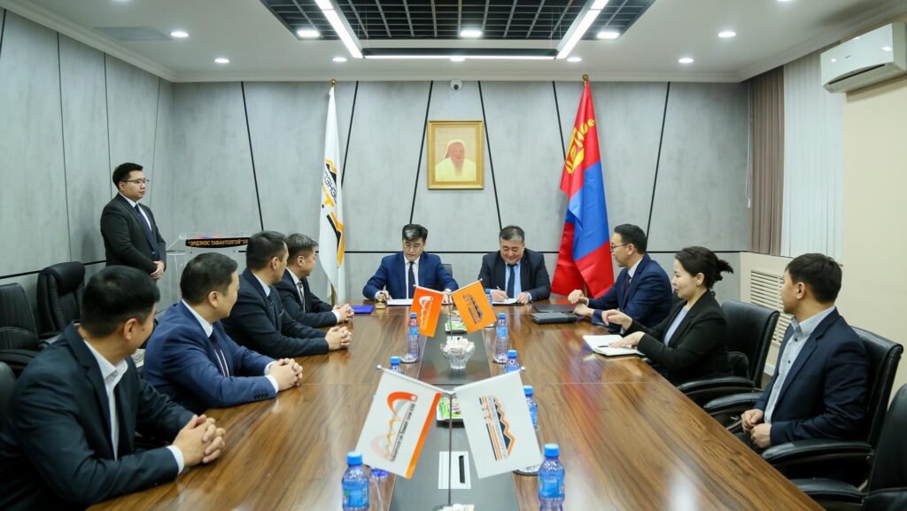 Төмөр замаар ачаа ТЭЭВЭРЛЭХ гэрээнд гарын үсэг зурлаа