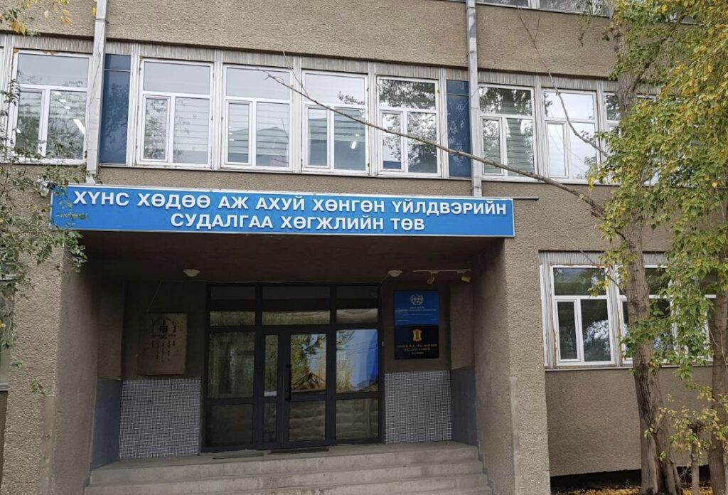 ХХААХҮЯ-ны ажилтнууд баяр тэмдэглээд буцах замдаа амиа алджээ