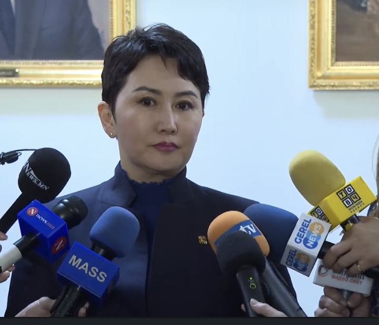 Б.Батцэцэг: Хилээр нэвтрүүлээгүй иргэнийг өөрийнх нь хүсэлтээр ӨӨР УЛС РУУ ЯВУУЛСАН