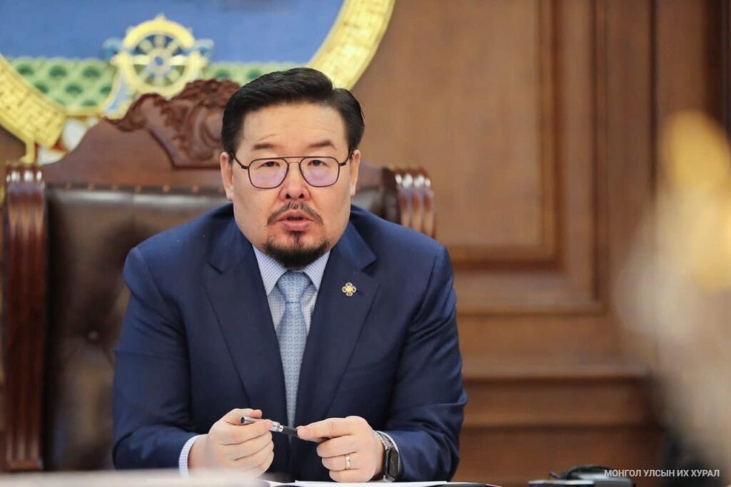 УИХ-ын гишүүдийг амралтын өдрүүдээр зах, худалдааны төвүүдэд ажиллаж,үнийн өсөлтийг судал гэв
