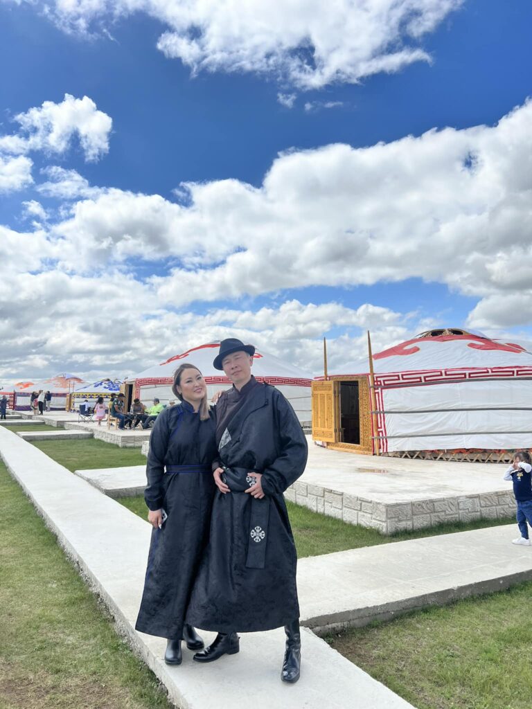 Хөтлөгч Б.Болдын гэргийтэй танилц