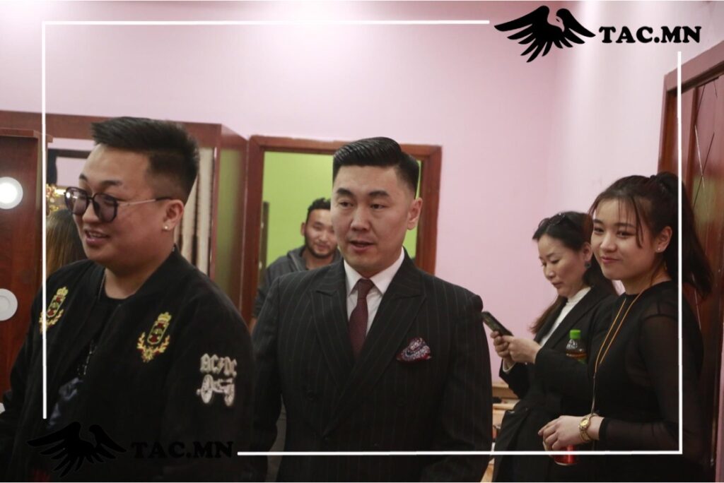 Хоёр ихэр хүүгийн аав болсон дуучин Н.Ундрал манай дуранд