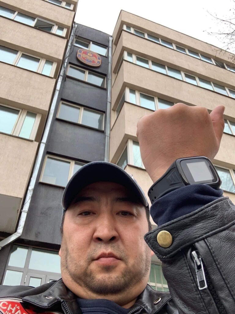 Д.Монголхүүгийн хорих ялыг зорчих эрхийг хязгаарлах ялаар сольж шийдвэрлэлээ
