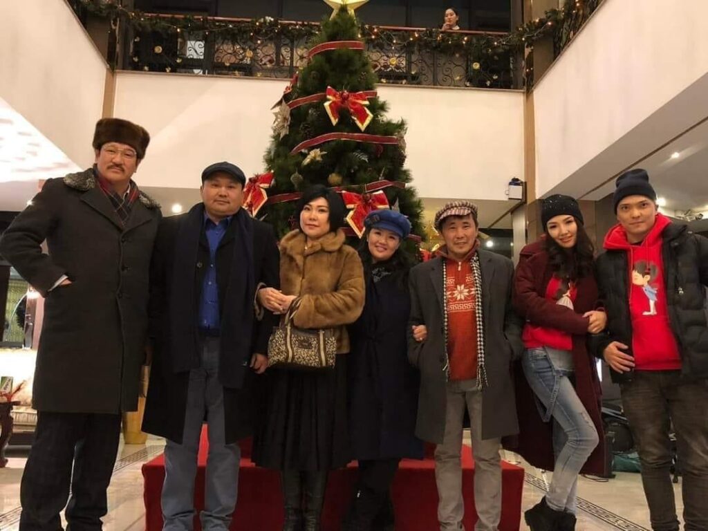 Маск продакшн 17 жилийн ойгоо тэмдэглэлгүй, үерт нэрвэгдсэн айл өрхүүдэд туслахаар болжээ
