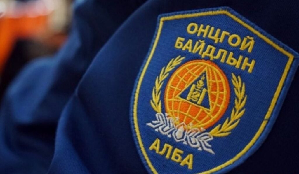 “Х-Трейл” загварын суудлын автомашин дотор нэр, нас тодорхойгүй 2 эрэгтэй хүн автомашины эд ангид хавцуулагдаж нас баржээ