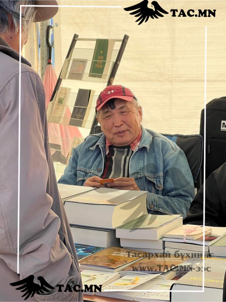 Отгон Болорцомын эзэн М.Амархүү