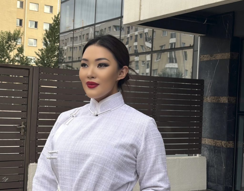 Танилц: Ж.Энхбаяр гишүүний дунд хүүгийн найз бүсгүй