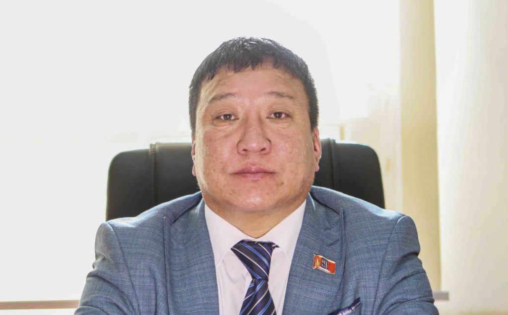 Сэлэнгэ аймгийн Хүдэр суманд долоон түймэр гарч байхад засаг дарга нь наадам хэсч яваад иргэд бухимдав
