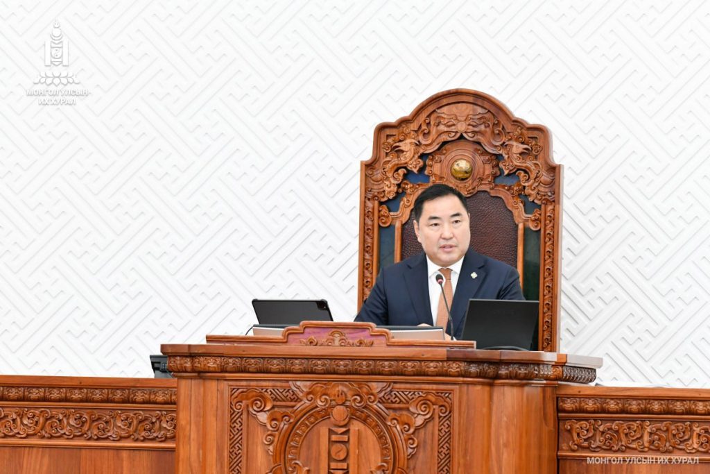 “Монгол Улсыг 2026-2030 онд хөгжүүлэх таван жилийн үндсэн чиглэл батлах тухай” УИХ-ын тогтоолын төслийг өргөн мэдүүллээ