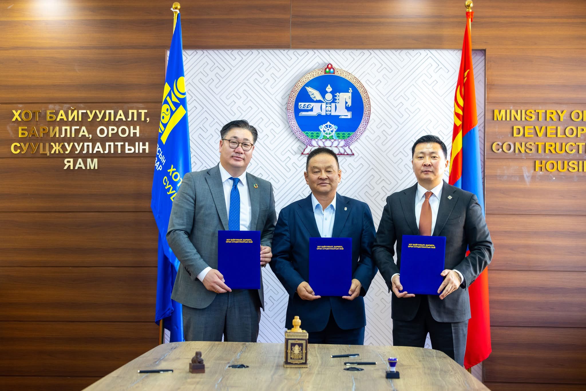 Барилгын салбарын ажилчдын эрх ашгийг хамгаалах ажлын хүрээнд гурван талт хэлэлцээр байгуулжээ