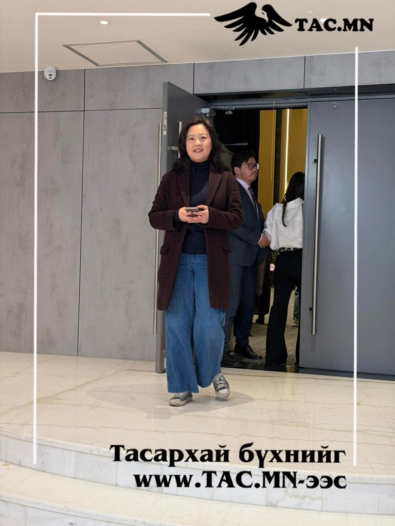 Бурханч лам Г.Пүрэвбатын охин Анхаа Ханаа энд явна