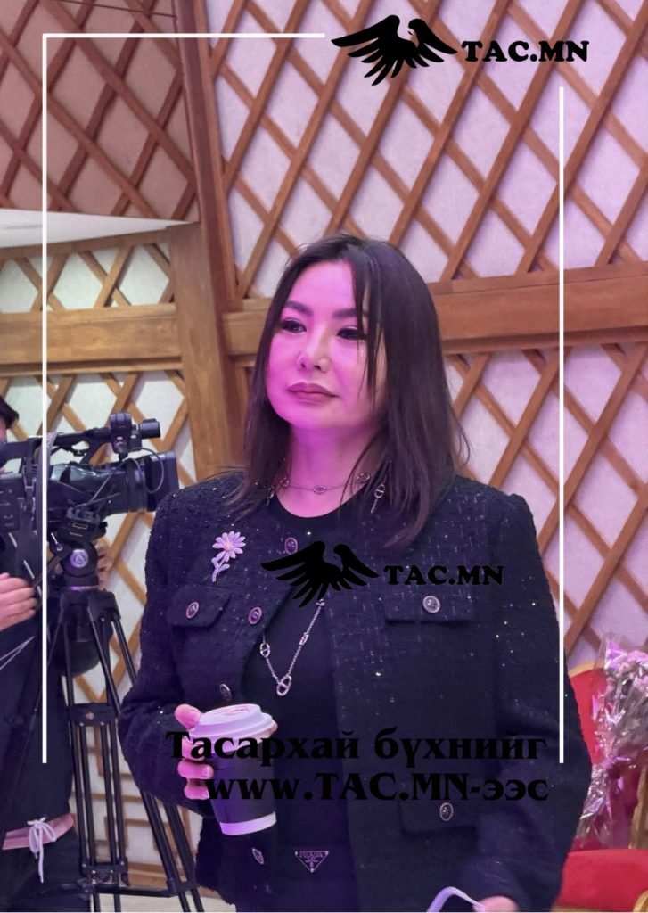 “Усны гүнж” Ука 49 насандаа ч гялалзсаар…