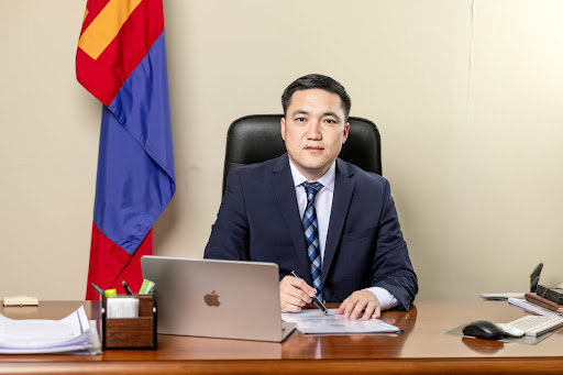 Өмнөговь аймгийн Засаг дарга Энхбатын хууль бус үйлдэл хэрээс хэтэрсээр….