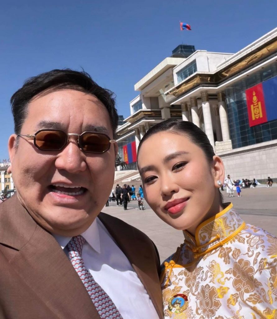 Асашёорюүгийн гэргий “Алдарт эх”-ийн одонгоор энгэрээ мялаажээ