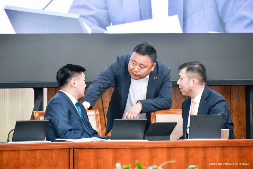 Ерөнхийлөгчийн бүрэн эрхийн хугацааг 6 жил байхаар Ерөнхийлөгчийн тухай хуулийн төсөл боловсруулжээ