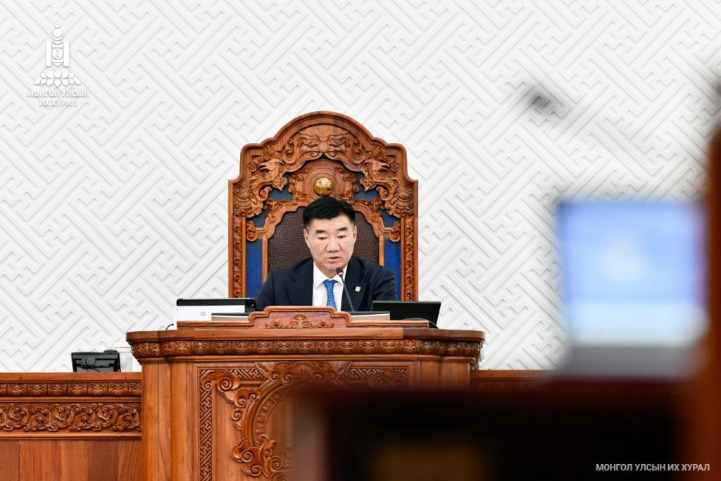 Эрхтэн, эд, эс шилжүүлэн суулгах тухай хуулийн төслийн анхны, Худалдаа, аж үйлдвэрийн танхимын тухай хуулийн төслийн хэлэлцэх, эсэх хэлэлцүүлгийг эхлүүллээ