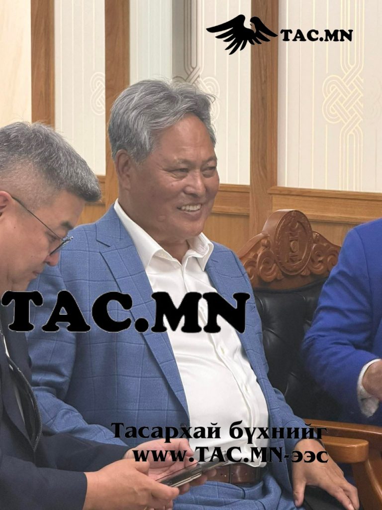 П.Анужингийн төрсөн аав Р.Буд манай дуранд